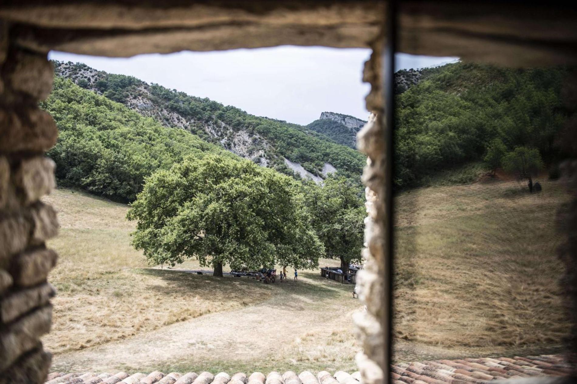 Le Domaine Du Castellas Sivergues Eksteriør bilde